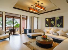 2 Bedrooms Beachfront Pool Villas, feriebolig i Bang Tao Beach