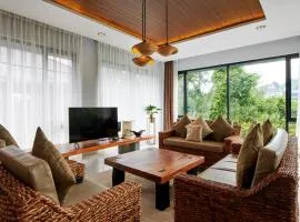 Radiance Hill View Villa 10 bedrooms with a private heated pool and billard