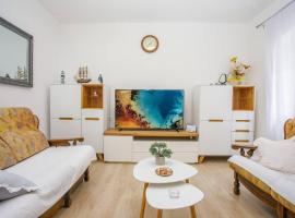 New Charming Apartment Ivana - centrally located，位于锡尼的酒店
