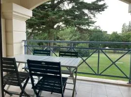Studio à 300m de la plage, parc, piscine, terrasse
