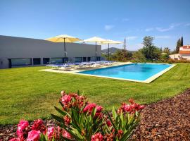 Suites Sunny hill, Ferienwohnung mit Hotelservice in Moncarapacho