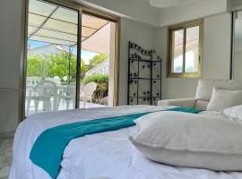 Rez de jardin de 65m2 dans villa à Nice, hotel in Nice