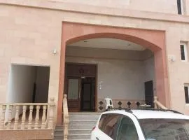 شقة كبيرة مؤثثة بالكامل