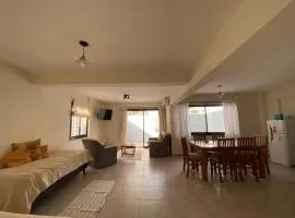 Excepcional apartamento, con patio cochera y parrilla en el centro