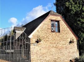 Penybont Barn, hotel with parking in Llangorse