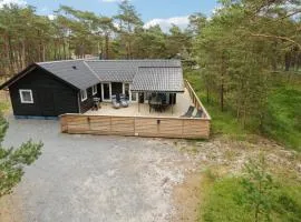 4 Bedroom Nice Home In Nexø