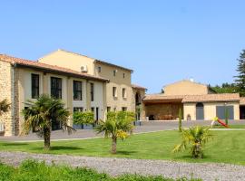 Domaine des Marronniers, self-catering accommodation in Tourtrol