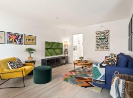 East Village Arts District, King Suite with Sofa Bed NRP23-01221, vakantiewoning in Long Beach