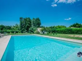 Mazet au calme -Piscine privée-Grand jardin arboré