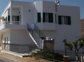 St' Amiralidika Houses, hotel s parkiralištem u gradu 'Kómi'