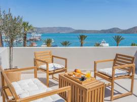 Elounda Helios Luxury Apartment with Rooftop Jacuzzi, готель в Елунді