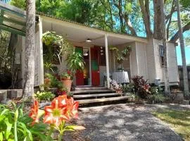 Quirky Cottage in Centre of Maleny, Walk Everywhere