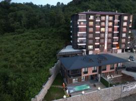Villa with Pool on the Beach, alquiler vacacional en Trabzon