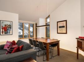 Lhotsky 2 Bedroom with corner spa bath and central village location, Hotel in Thredbo