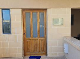 3 Bedroom Flat Next to Paceville, cheap hotel in Is-Swieqi