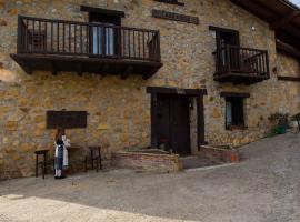 Caser&iacute;o Larrabide, chalet in Pasai San Pedro