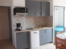 Agréable T3, Bormes Les Mimosas, hotel in Bormes-les-Mimosas