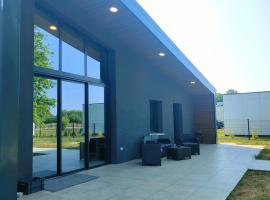 Maison moderne a 1km du circuit des 24h du mans, hotel v destinaci Arnage