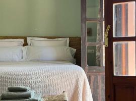 Gare du Nord, bed & breakfast i Sant Joan de Labritja