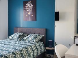 Charming Room with shared space close to PARIS - Chambres Confort avec espaces partagés proche de PARIS, B&B in Vitry-sur-Seine