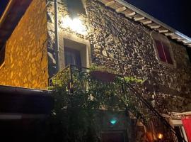 Les Pierres Bleues, au coeur des vignes, classé 3*, cheap hotel in Jullié