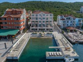 Apartments Adeona: Tivat şehrinde bir otel