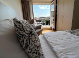 CE Apartment Prague Castle – hotel w pobliżu miejsca Tańczący dom w Pradze