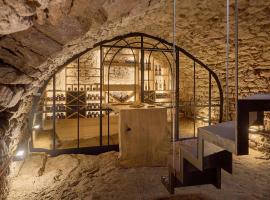 Gîte Des Caves Secrètes, parkolóval rendelkező hotel Tiffauges városában