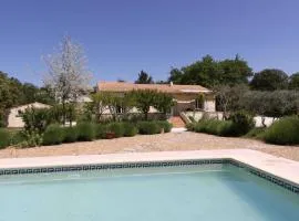 Villa with private pool facing the Luberon - by feelluxuryholidays