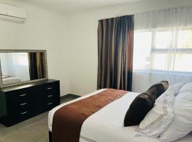 Comfy Zone Apartment, hotel perto de Blue Tree Golf Driving, Gaborone