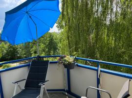 Aquamarin - charmantes Appartement mit Balkon, hotel med parkering i Rostock