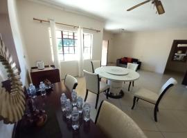 Kandjo's Bed and Breakfast, location de vacances à Palatswe
