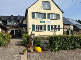 Ferienwohnung Zur Scheune, Hotel in Lind