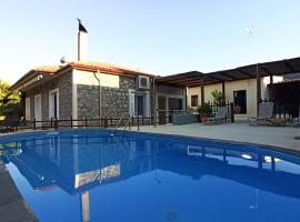 Armonia - fully accessible villa with swimming pool, Hotel in Antikes Epidauros