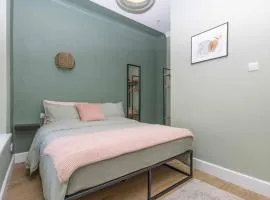 Beautiful 1 bedroom Town Centre Apartment - Sleeps up to 4 People - 5 Minutes to the Best Beach! - Great Location - Fast WiFi - Smart TV - Newly Fefurbished - sleeps up to 4! Close to Bournemouth & Poole Town Centre & Sandbanks