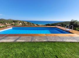 Villetta con piscina panoramica Belvedere Mari Pintau, prázdninový dům v destinaci Geremeas