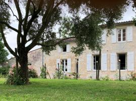 Gite des Noisettes à la porte de Saintes, hotel i Chermignac