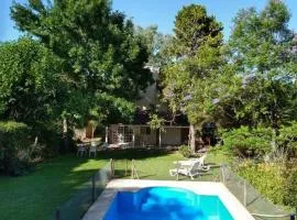Casa amplia - Pileta y parque