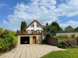 Spacious 3 bedroom house with heated pool, hotel di Szigliget