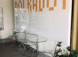 Polkadot Hostel, hotel v destinaci Phitsanulok