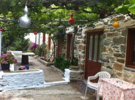 Πέτροκτιστο Σπίτι. Stone House, holiday home in Ayía Kiriakí