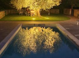 Il Gigante Che Dorme, hotel v destinaci Castel Castagna