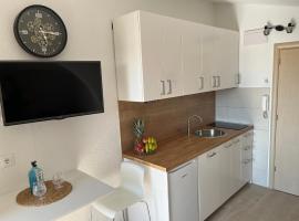 Apartments Nela, hotel v destinácii Podstrana