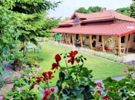 Private House with Garden, cheap hotel in Mislea