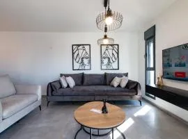 Luxury APT 3BR l New Tower & Parking l Mamad