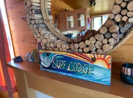 Surf Lodge: West Down şehrinde bir otel