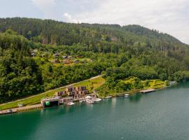 Klimatisierte Familienchalets am Millstätter See, хотел в Rothenthurn