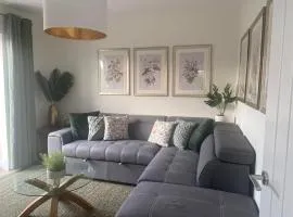 The Cwtch Pet Friendly Ground Floor Flat Near M4 and Porthcawl