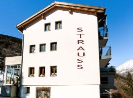 Kulinarik & Geniesser Hôtel STRAUSS, hotel em Fiesch