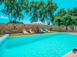 Gîte climatisé avec piscine aux portes d'Uzès: Arpaillargues-et-Aureillac şehrinde bir otel
